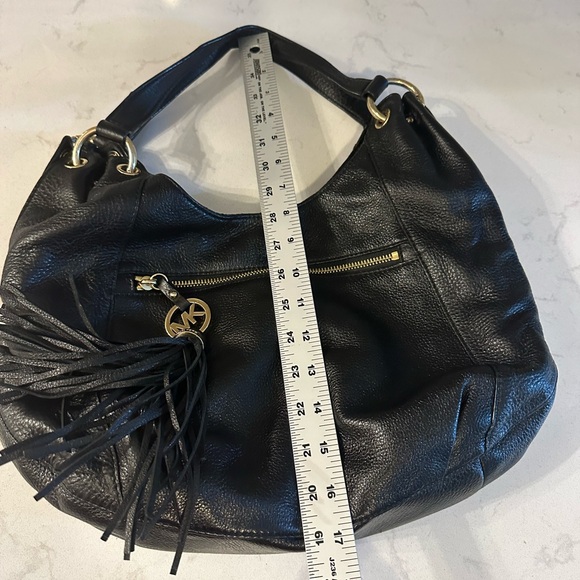 Michael Kors Hobo carryall in black pebbled leather with tassel - Picture 11 of 12